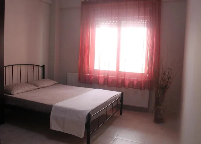 Paralia Apartments *